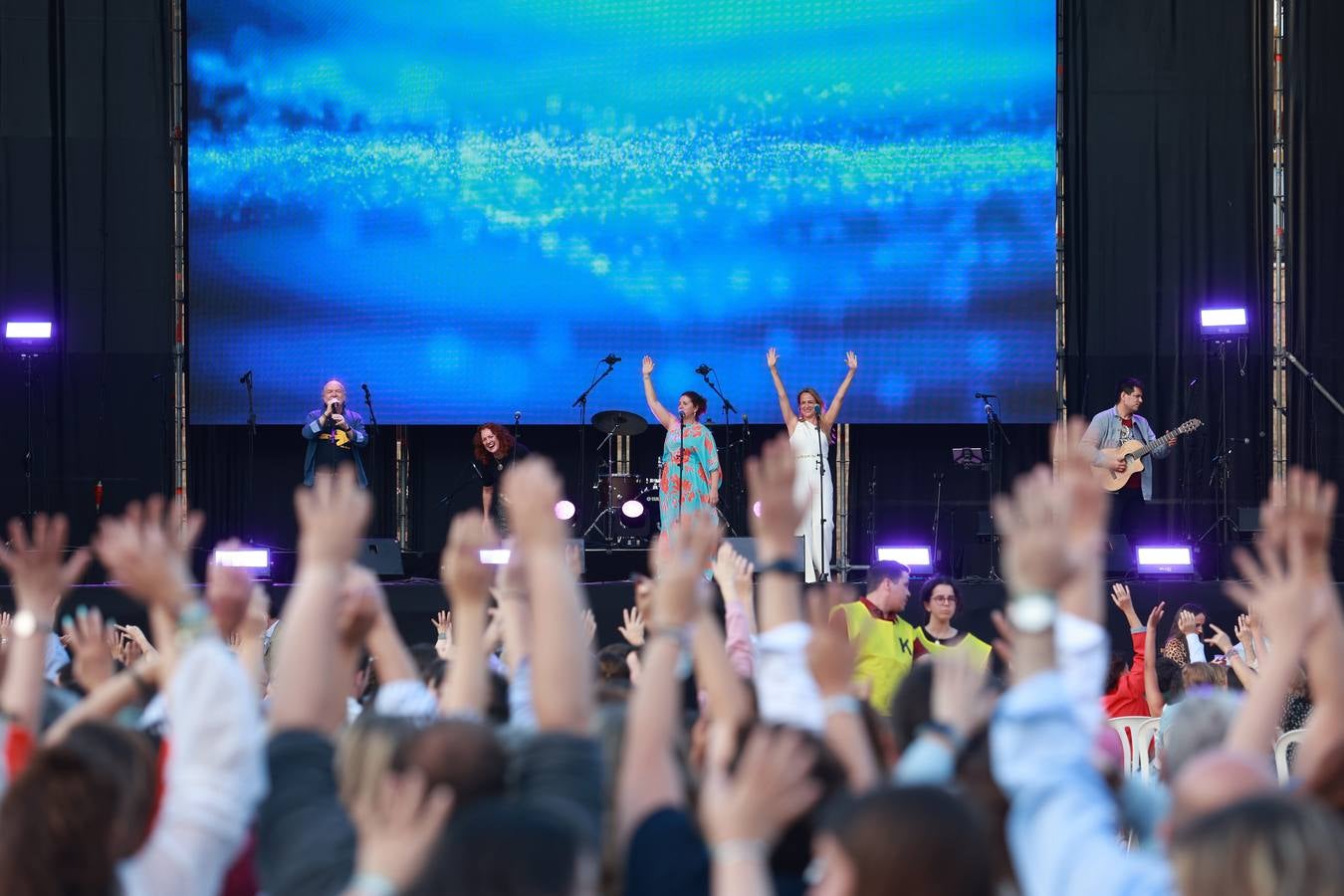 Aspecto muy ambientado de la Maestranza durante el festival de música Ktholic
