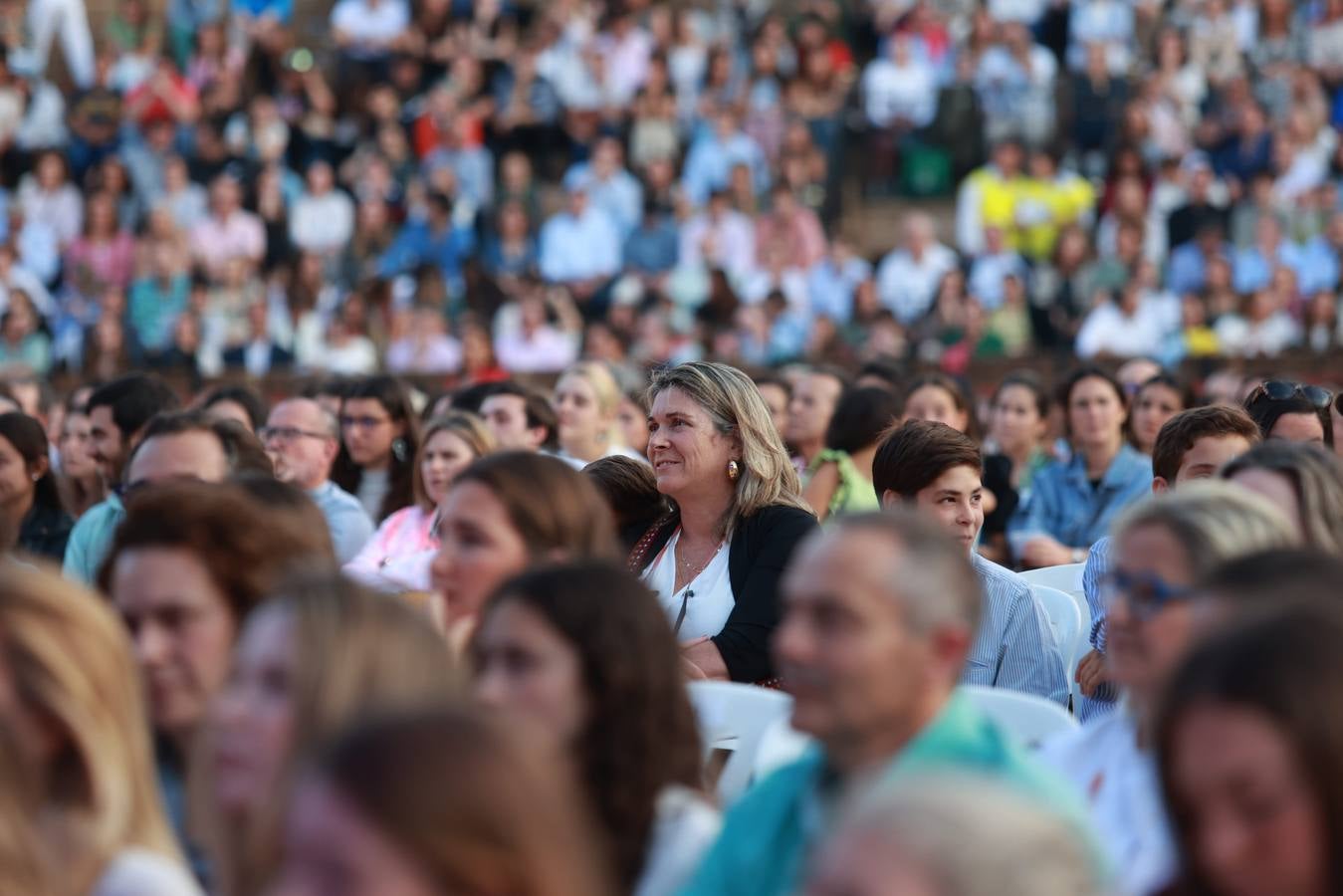 Aspecto muy ambientado de la Maestranza durante el festival de música Ktholic