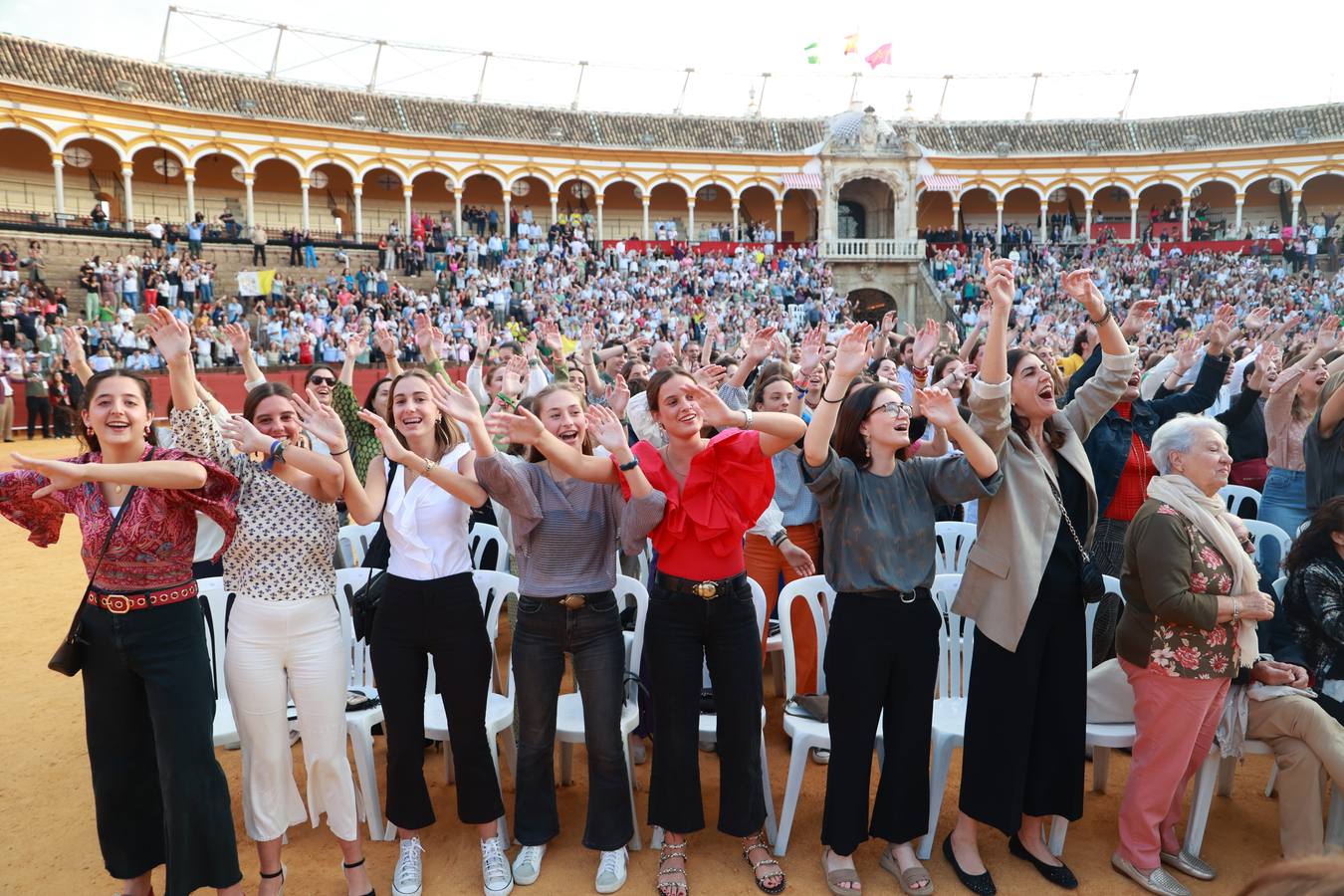 Aspecto muy ambientado de la Maestranza durante el festival de música Ktholic