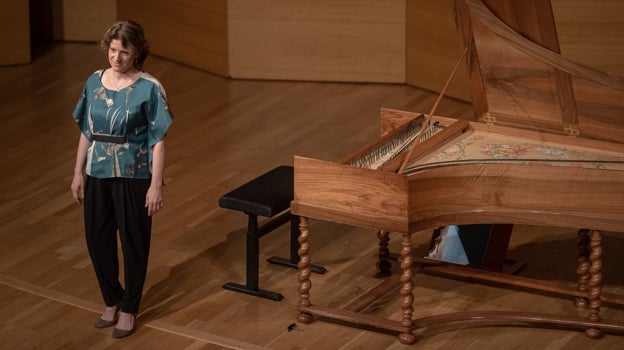 La solista francesa saludando en el escenario al finalizar uno de sus dos conciertos en Sevilla