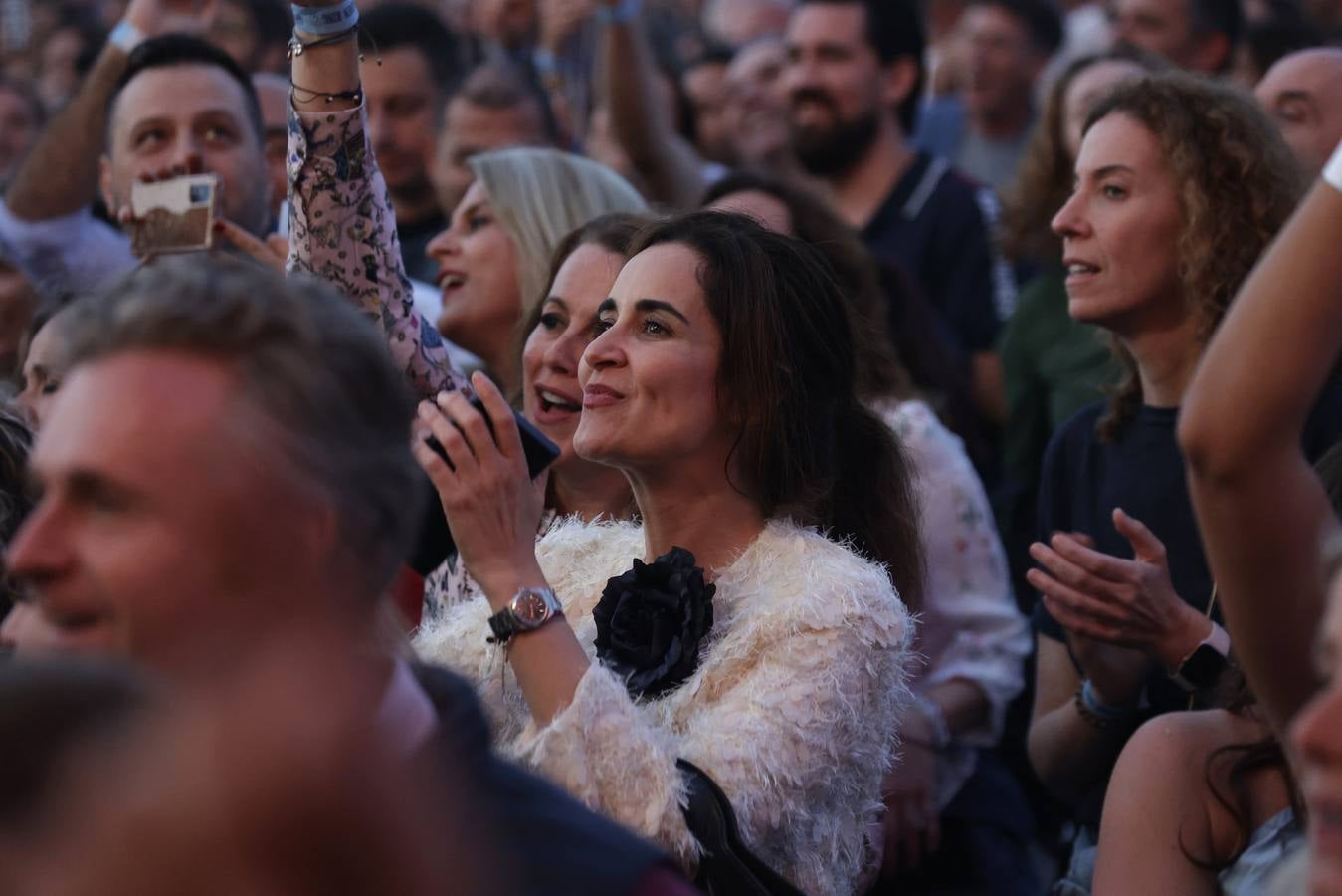 El público coreó las canciones que convirtieron al grupo Hombres G en un fenómeno de masas