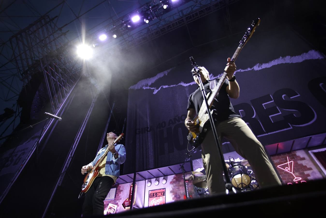 El público coreó las canciones que convirtieron al grupo Hombres G en un fenómeno de masas