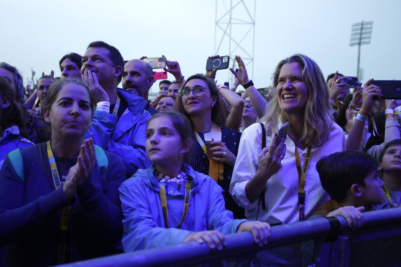 El público coreó las canciones que convirtieron al grupo Hombres G en un fenómeno de masas