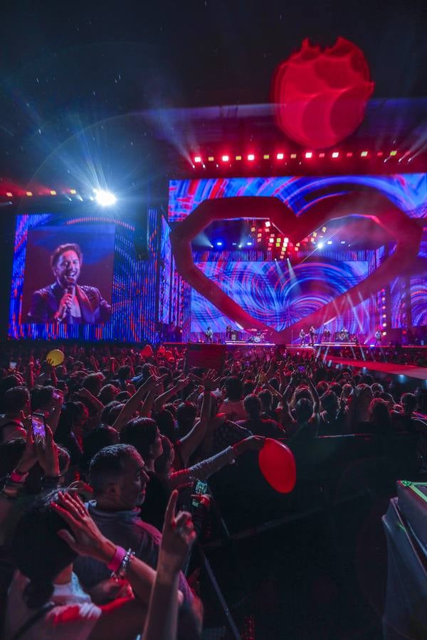 Manuel Carrasco ha iniciado su gira en Sevilla ante 70.000 personas
