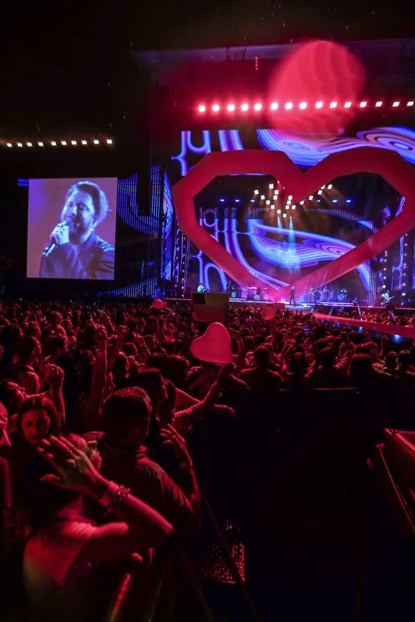 Manuel Carrasco ha iniciado su gira en Sevilla ante 70.000 personas