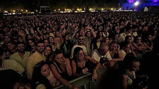 El concierto de C. Tangana llenó de público la Plaza de España durante el Icónica Sevilla Fest 2022