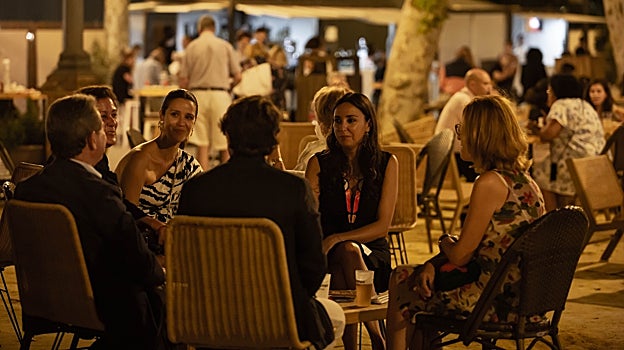 Ambiente en la zona gastronómica del Icónica Sevilla Fest 2022