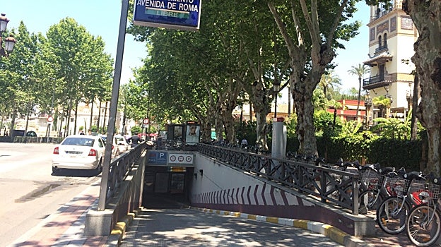 Imagen de la entrada al parking de la Avenida de Roma