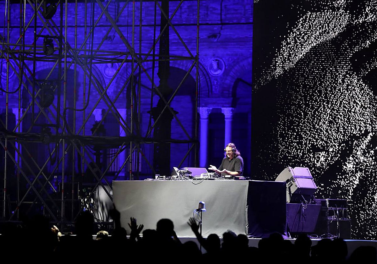 Concierto de Solomun en la Plaza de España para inaugurar el Icónica Sevilla Fest
