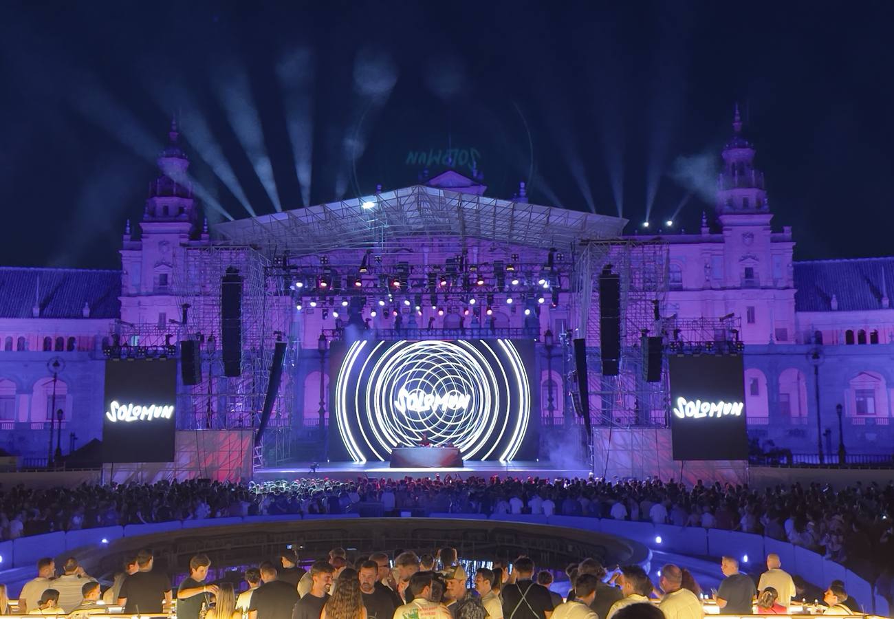 Concierto de Solomun en la Plaza de España para inaugurar el Icónica Sevilla Fest 