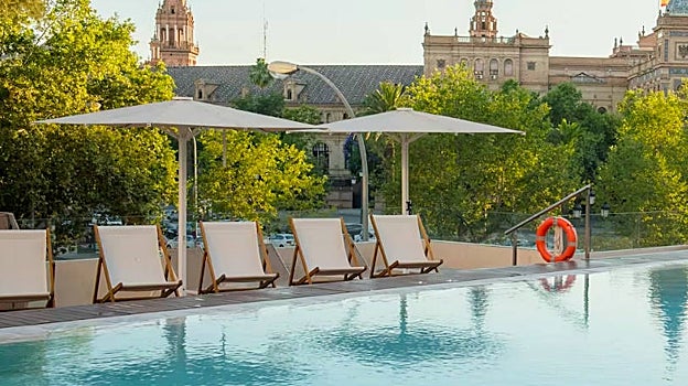 La lista de las terrazas de Sevilla con piscina para huir del calor