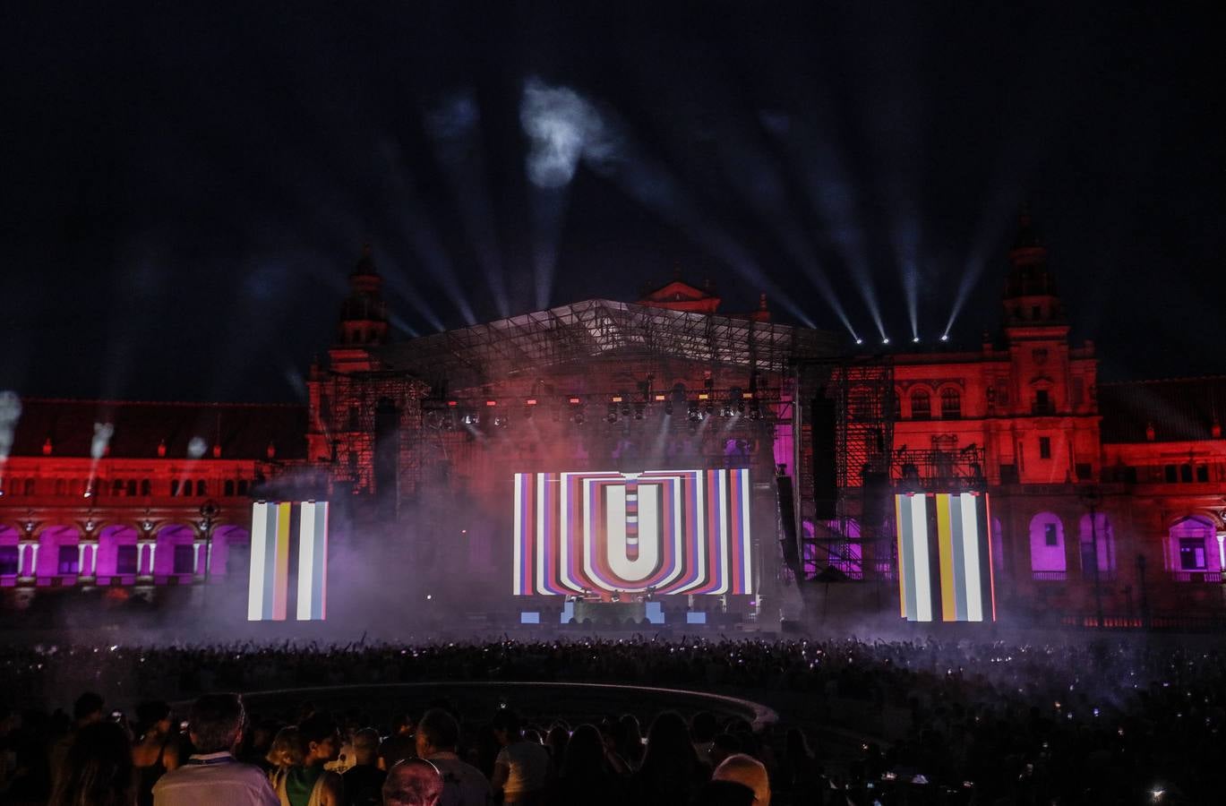Concierto de Bizarrap en la Plaza de España para el Icónica Sevilla Fest
