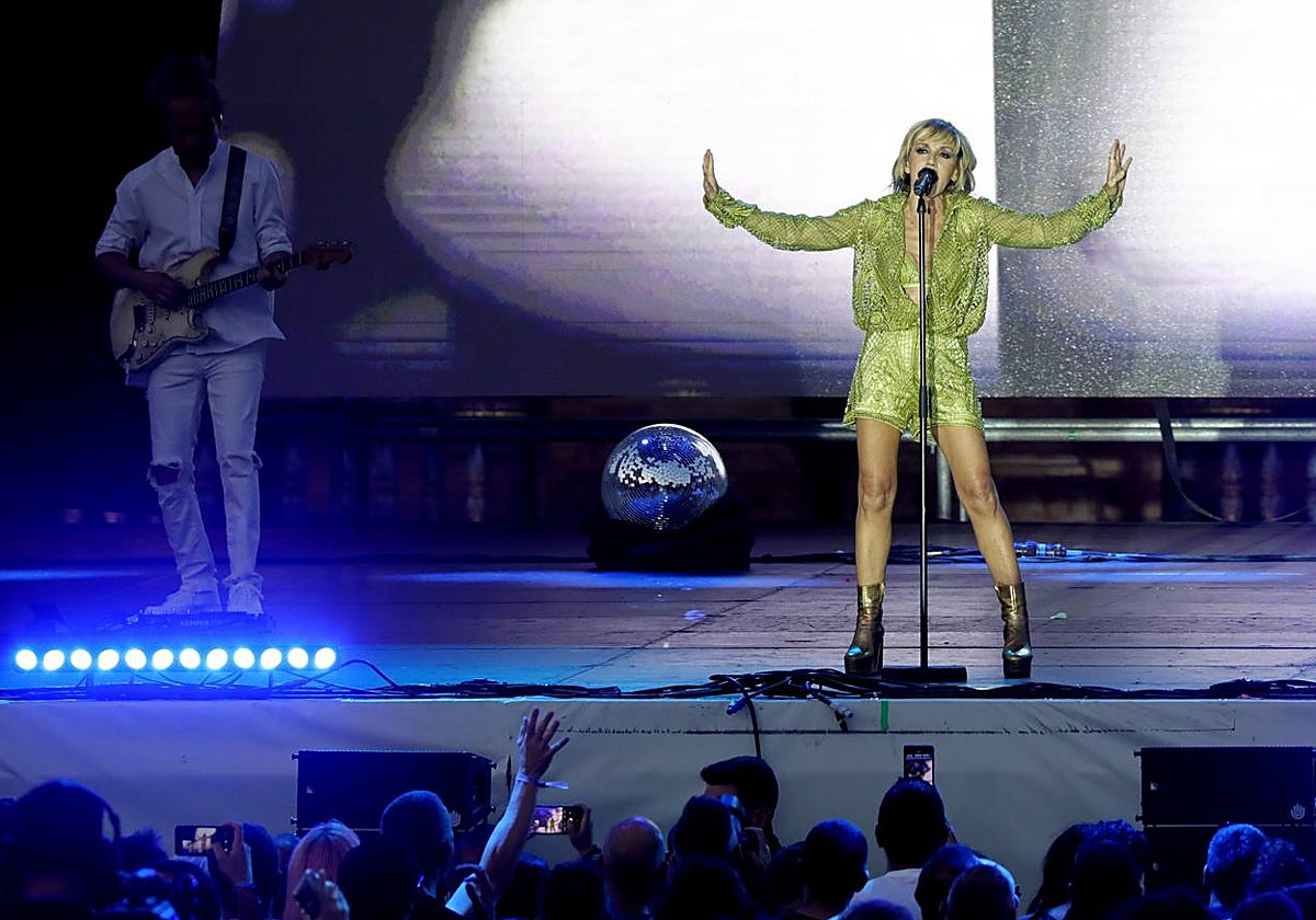 Ana Torroja hizo que el público vibrara y bailara en la Plaza de España