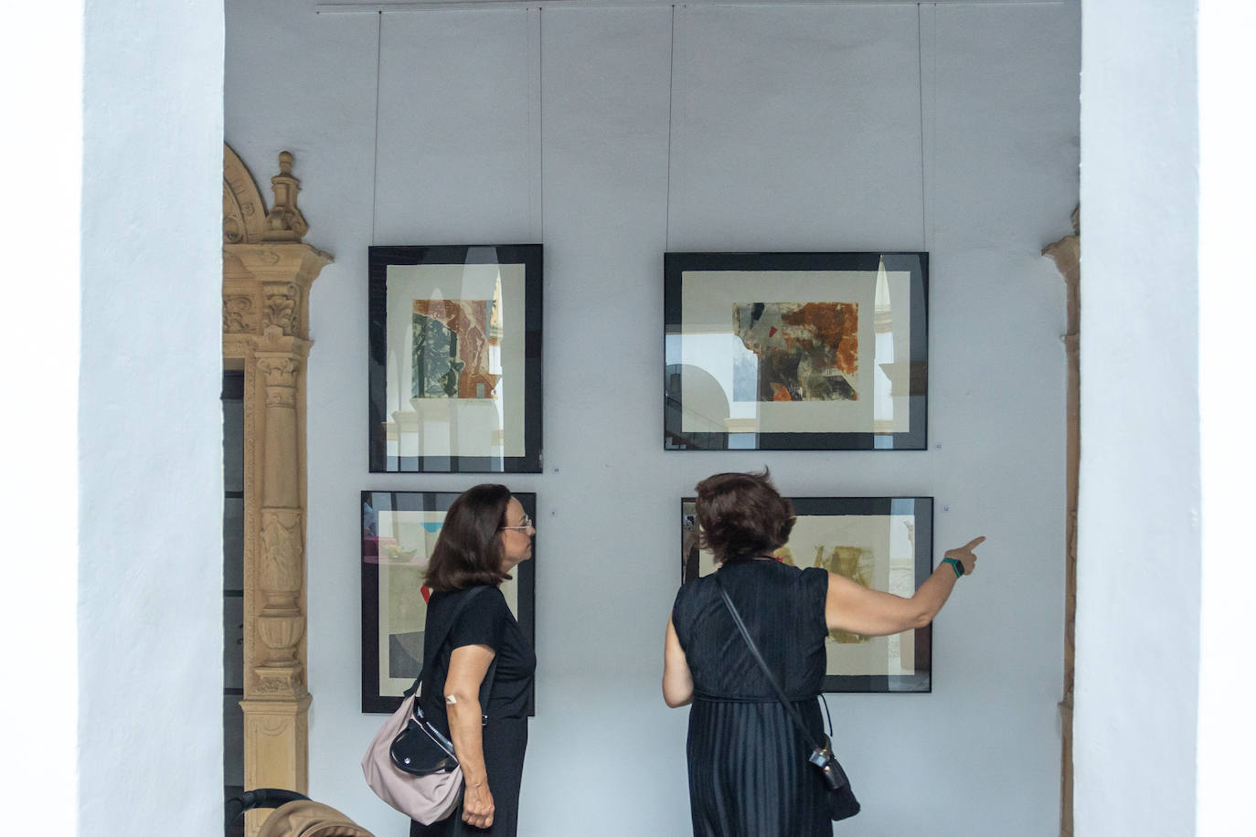Inauguración de la exposición solidaria de la Fundación La Caixa en Sevilla