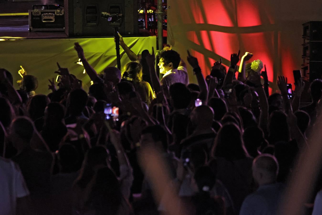 Beret presentó nuevo disco en Sevilla y repasó sus temas clásicos