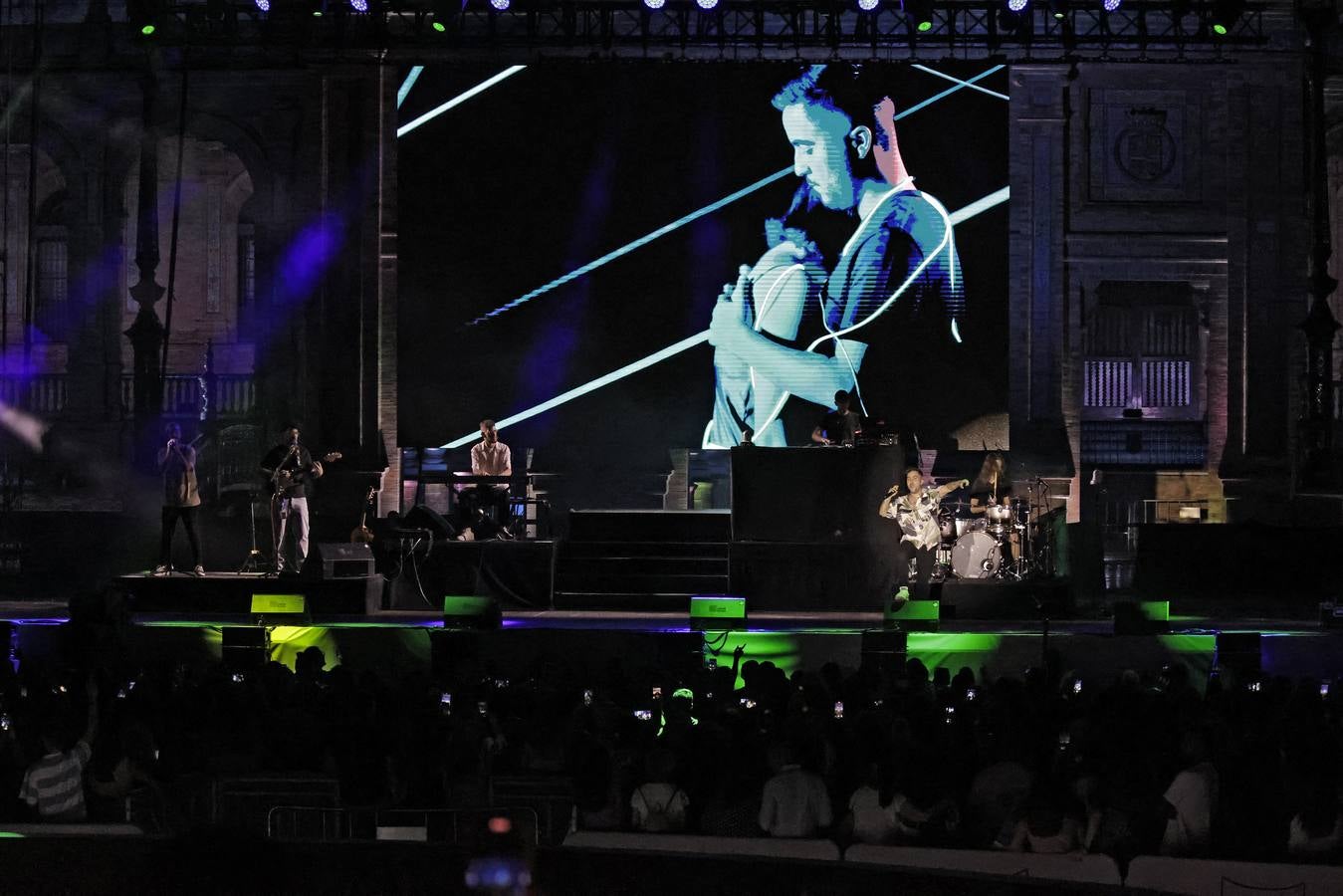 Beret presentó nuevo disco en Sevilla y repasó sus temas clásicos