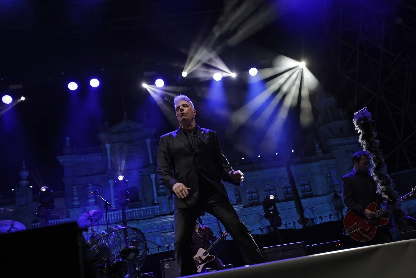 Mucho público en el doble concierto de este domingo en el Icónica, con Loquillo y Los Secretos 