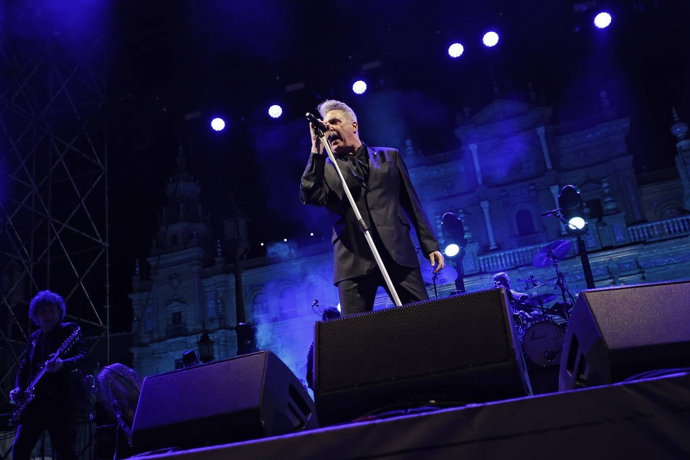 Mucho público en el doble concierto de este domingo en el Icónica, con Loquillo y Los Secretos 