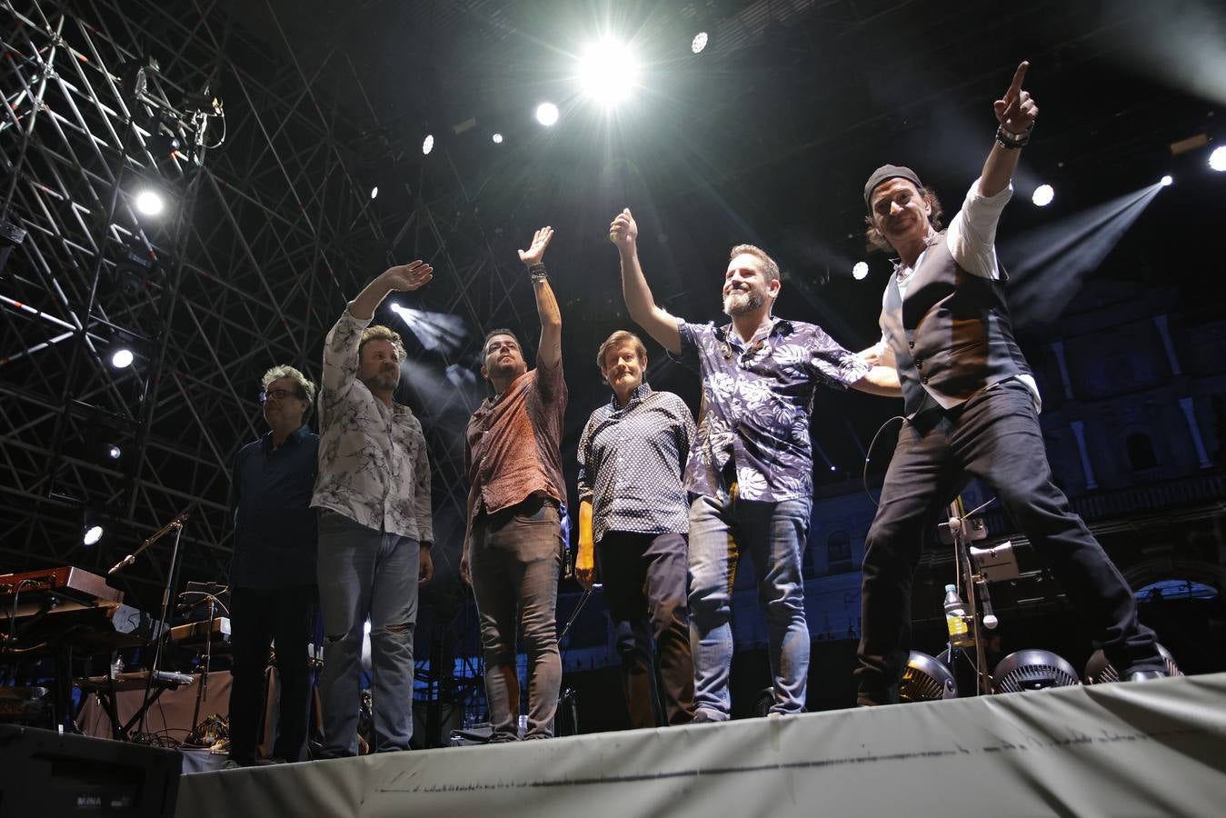 Mucho público en el doble concierto de este domingo en el Icónica, con Loquillo y Los Secretos 