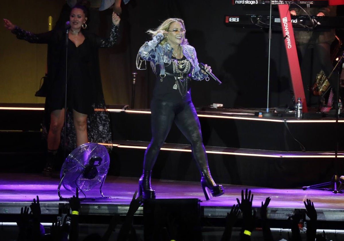 Anastacia durante su concierto en el Icónica Sevilla Fest