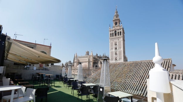 Terraza del hotel Doña María