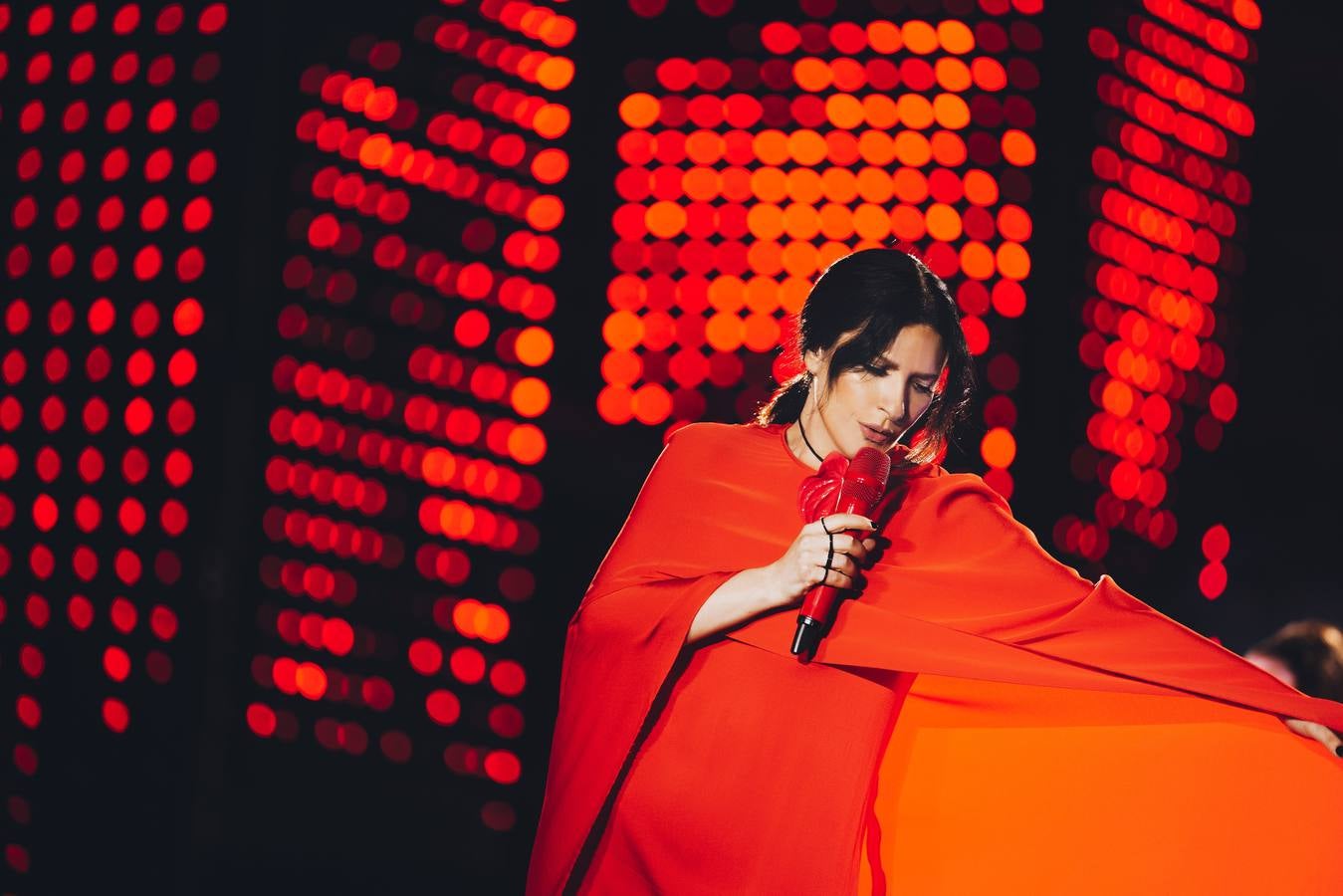 La cantante italiana actuó durante más de dos horas en su primer concierto ante el público sevillano