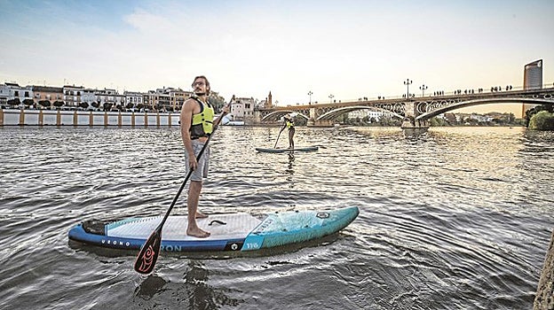 Los más pequeños tienen la opción de disfrutar con el paddle surf y el piragüismo