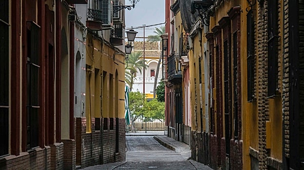 Vista de la Plaza de Toros de la Maestranza desde la calle Santísimo Cristo de las Tres Caídas