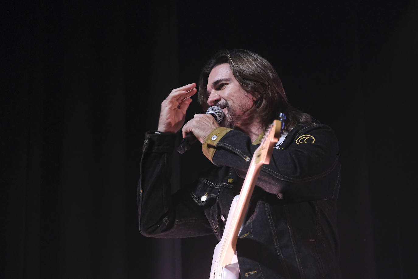 El concierto de Juanes en el auditorio del Cartuja Center CITE de Sevilla