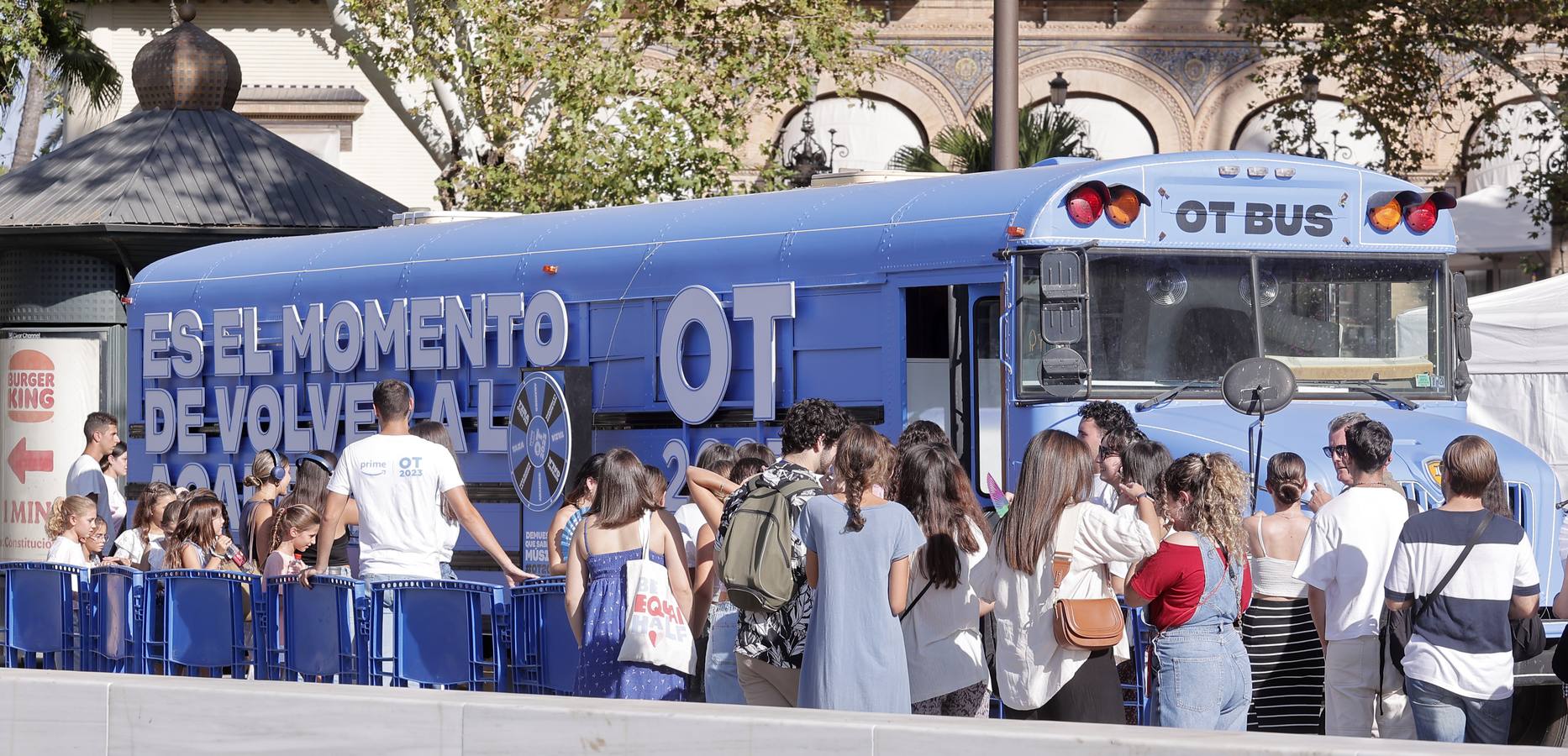 El autobús de OT ha causado una gran expectación en Sevilla