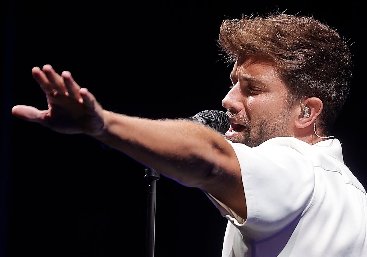 Pablo Alborán, durante su concierto de anoche en Sevilla