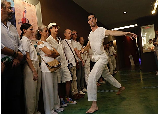 performance de danza en la Sala Cero Teatro durante la presentación del feSt