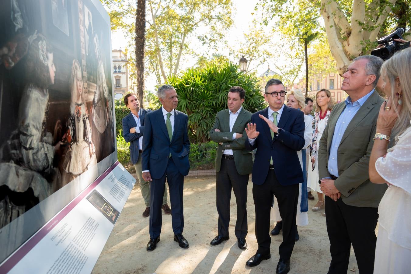 Momento de la inauguración este viernes de la exposición 'El Prado en las calles'