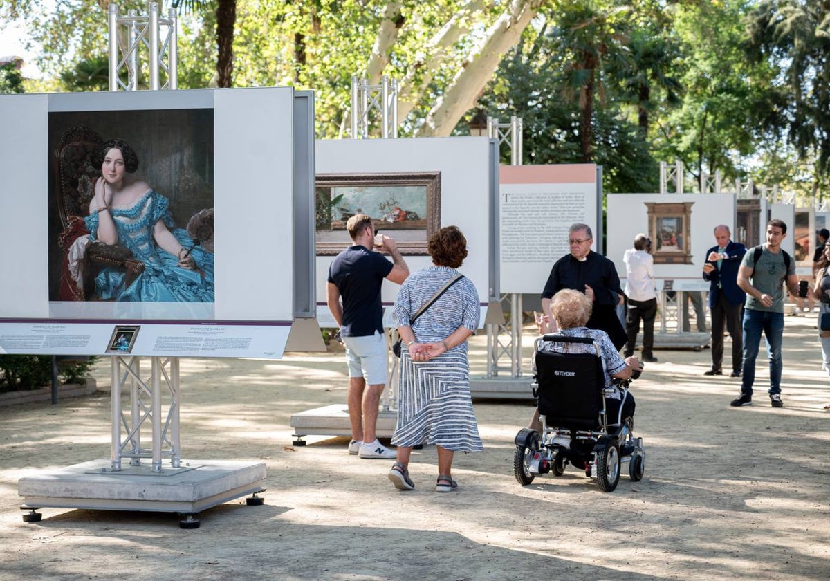 Momento de la inauguración este viernes de la exposición 'El Prado en las calles'