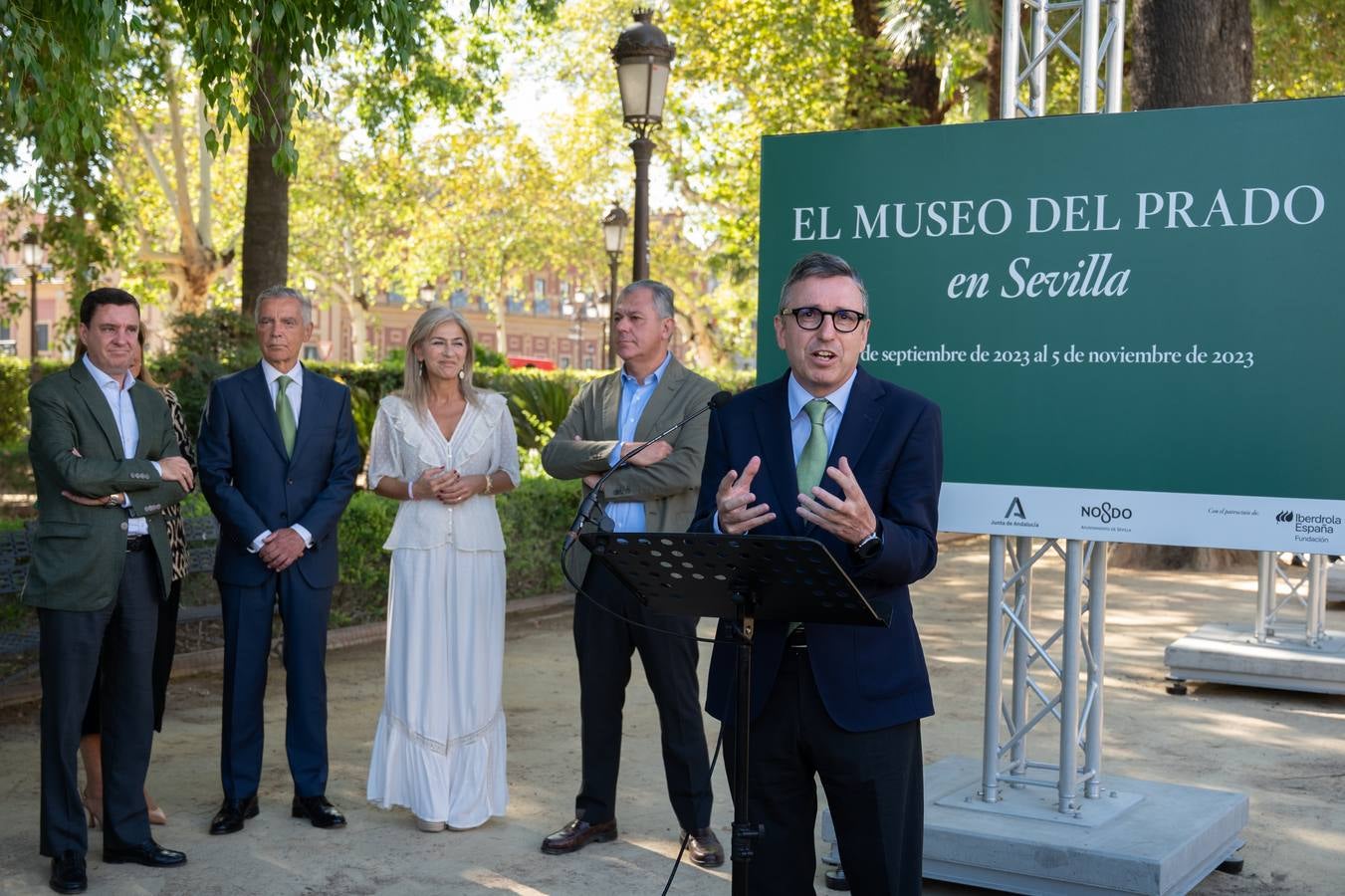 Momento de la inauguración este viernes de la exposición 'El Prado en las calles'