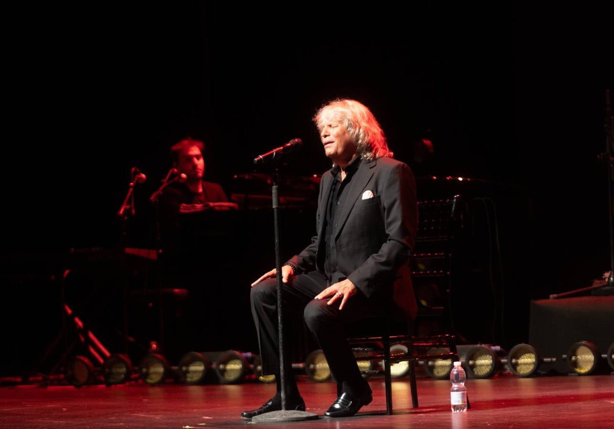 José Mercé, durante su actuación de anoche en el Cartuja Center Cite
