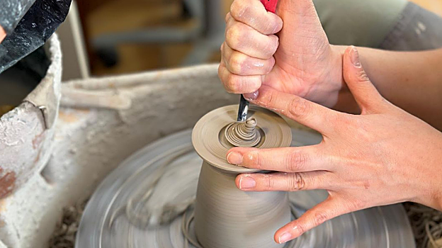 Retorneo a una pieza de barro