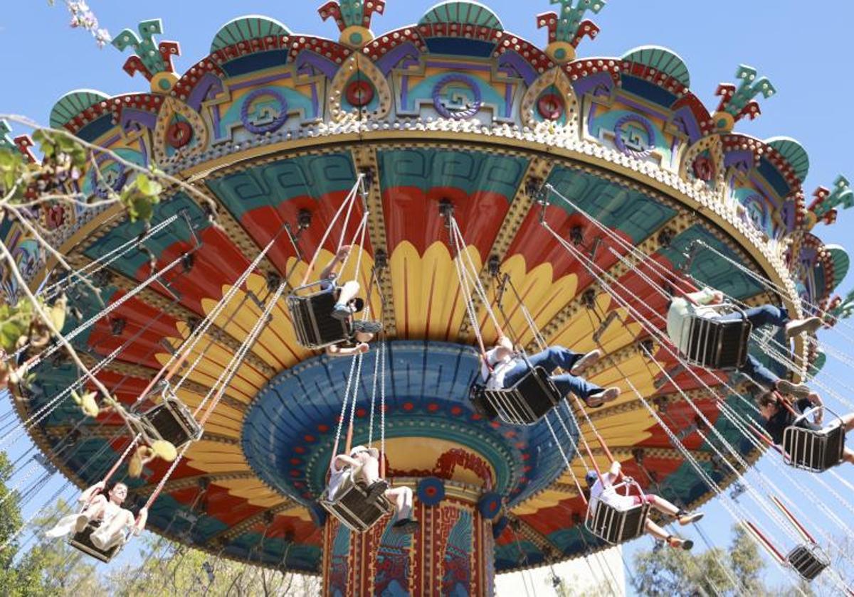 HACIENDO LA DECORACIÓN PARA LA FERIA DE ABRIL • Casablanca