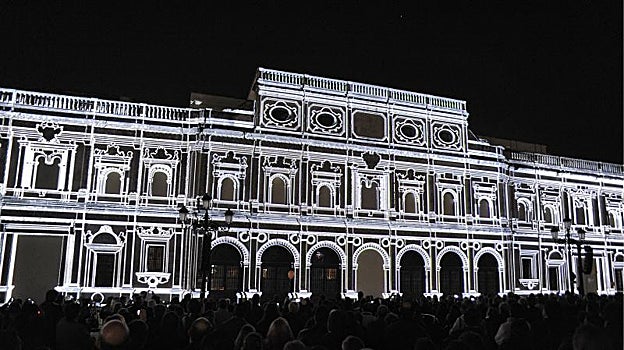 Mapping navideño en la fachada del Ayuntamiento de Sevilla