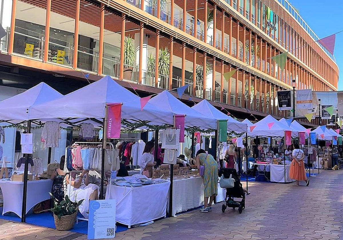 El mercado pop-up en la plaza de Torre Sevilla
