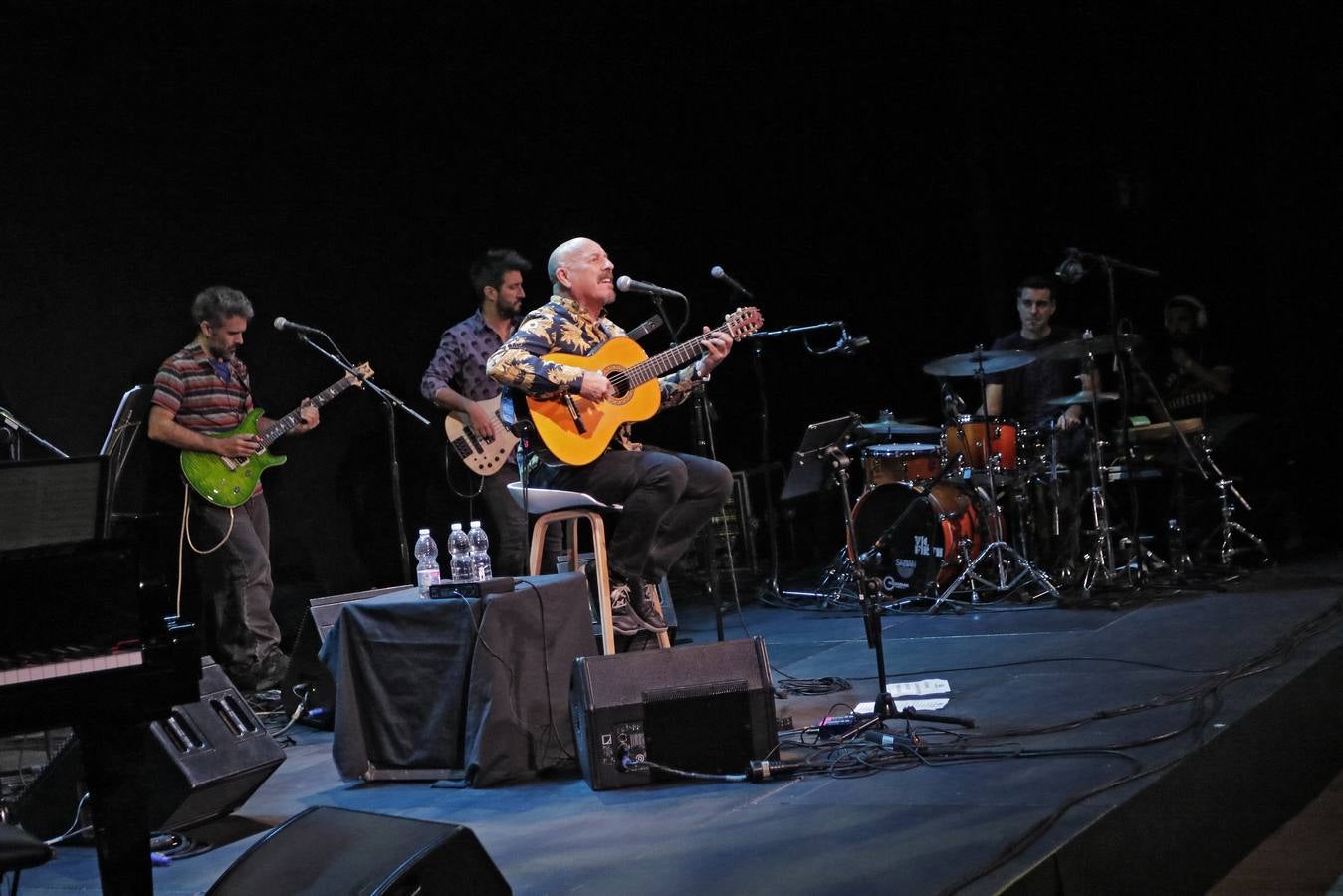 Un momento del concierto este sábado en Sevilla de Javier Ruibal