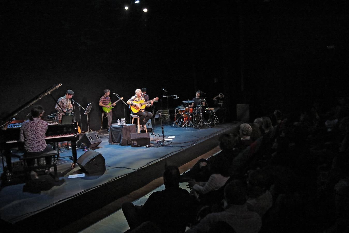 Un momento del concierto este sábado en Sevilla de Javier Ruibal