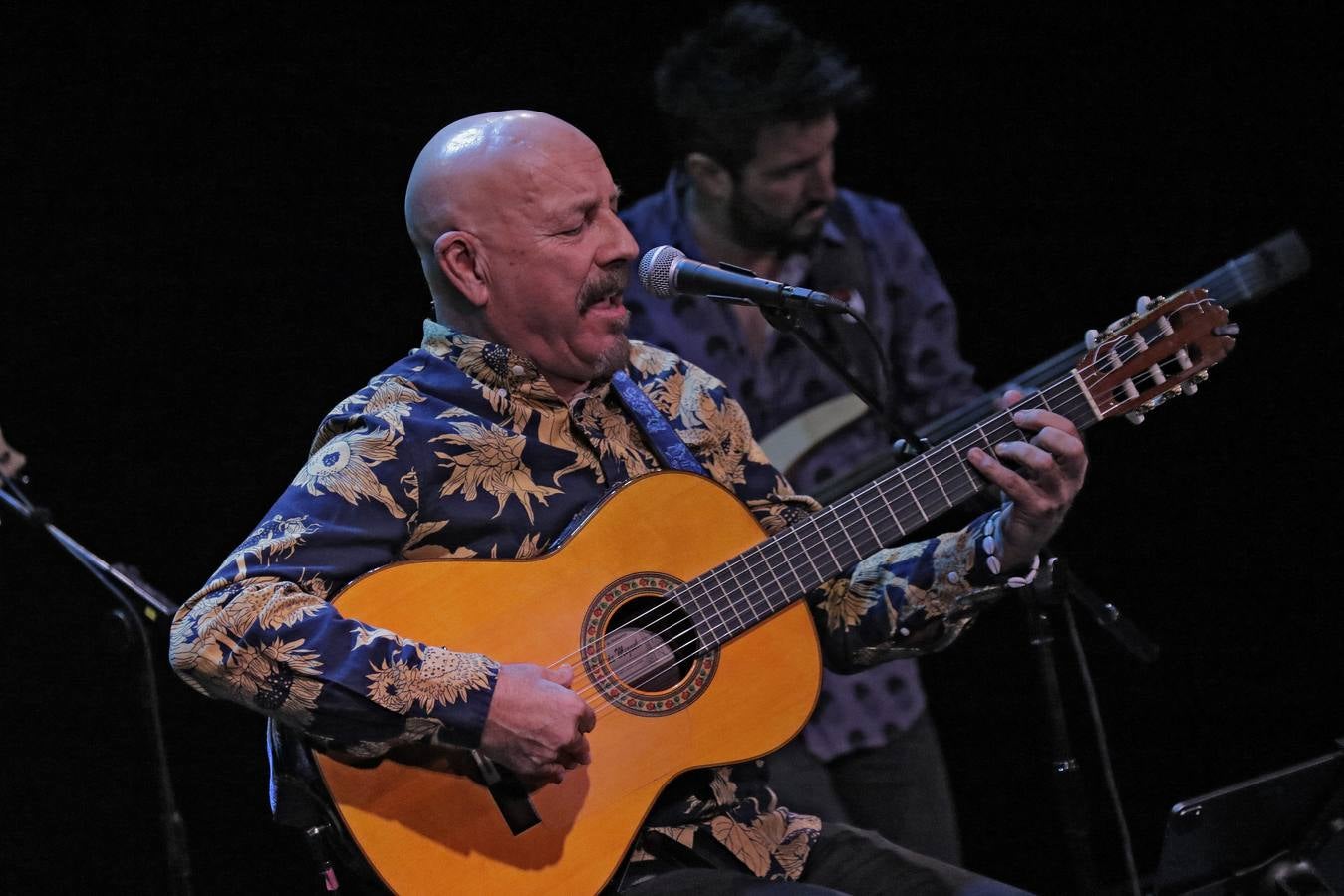 Un momento del concierto este sábado en Sevilla de Javier Ruibal