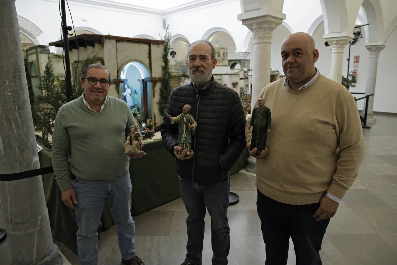 Mauricio García, Manuel Mazuecos y Francisco Javier Moreno posan con sus 'avatares'