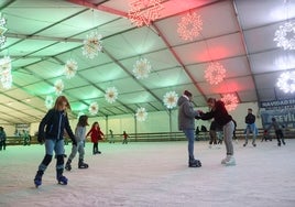 Dónde patinar sobre hielo en Sevilla esta Navidad: estas son todas las pistas y sus precios