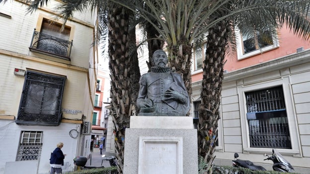 Estatua de Miguel de Cervantes en Entrecarceles