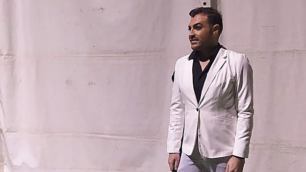 El artista Juanlu Campayo protagoniza un homenaje a Miguel de Molina