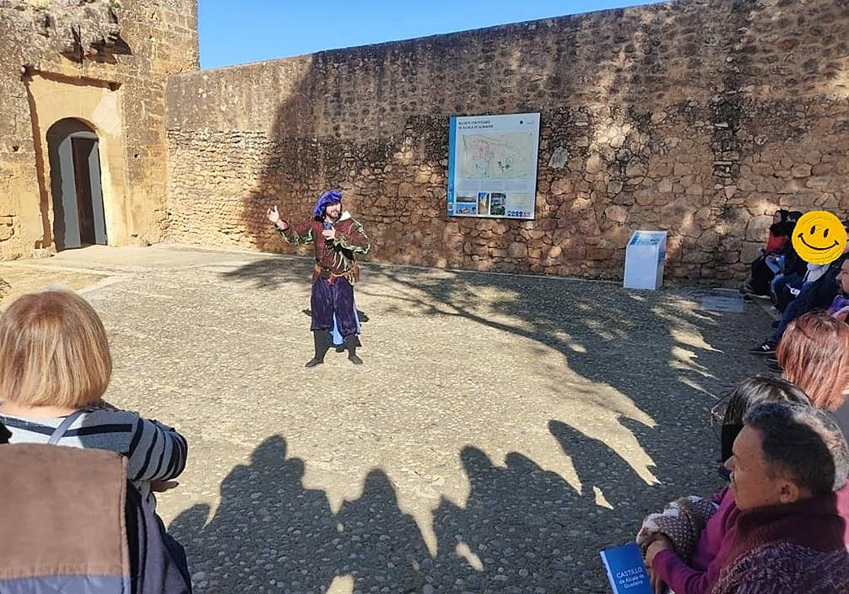 Una de las opciones para comenzar el año en la provincia es disfrutando de una visita teatralizada al Castillo de Alcalá de Guadaíra