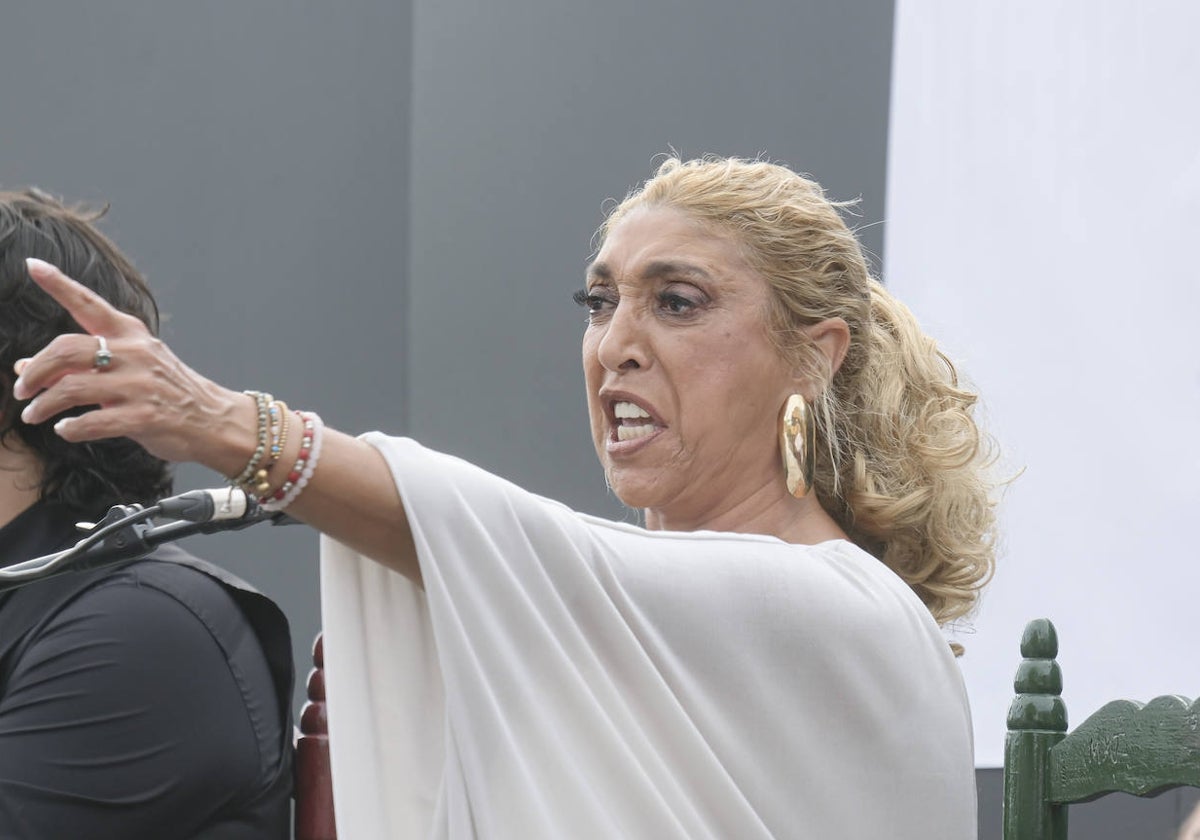 Esperanza Fernández durante su actuación en el Día Internacional del Flamenco, este noviembre en el Muelle de la Sal de Sevilla