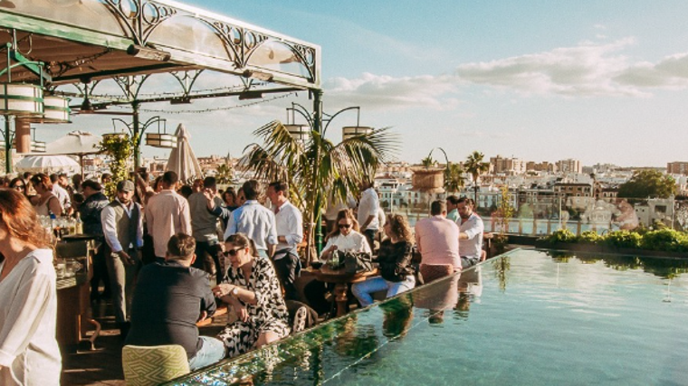 Ambiente de tarde en 'Lobby Ático'